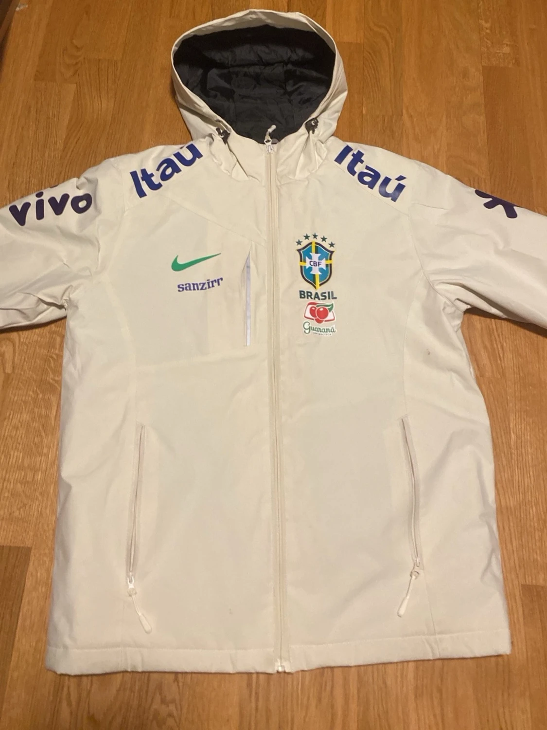 Vit Brasil Nike vindjacka med huva