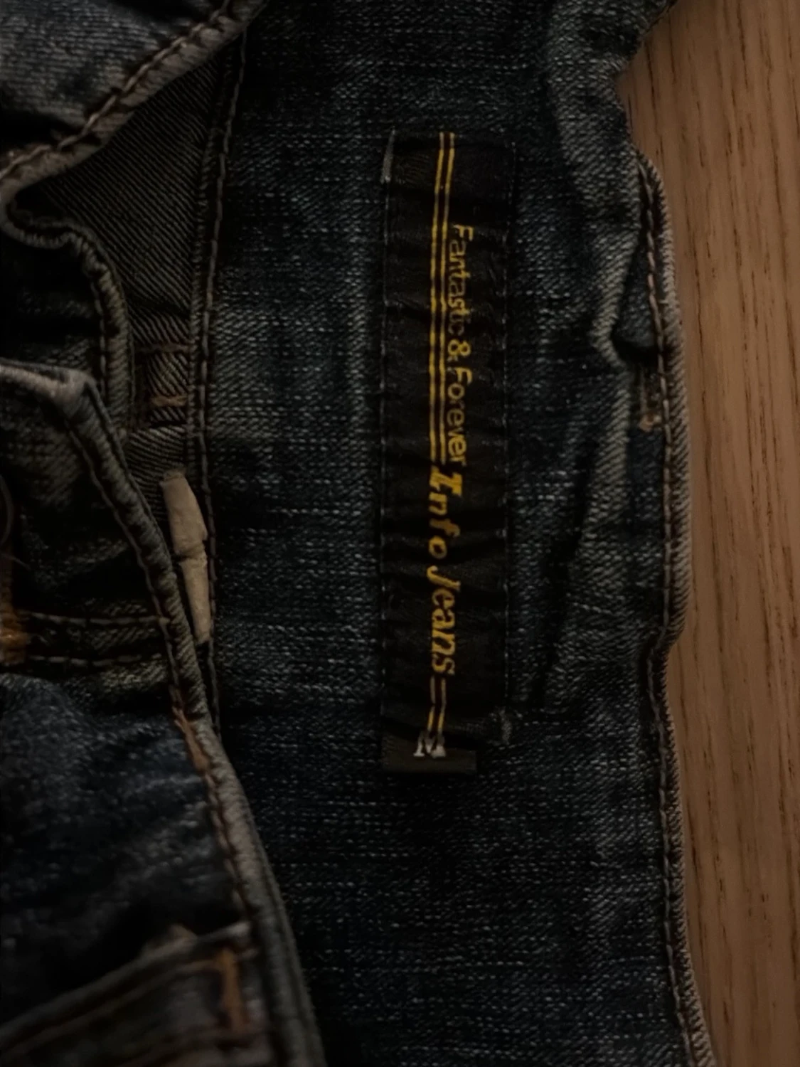 Mörkblå slitna jeansshorts - 2
