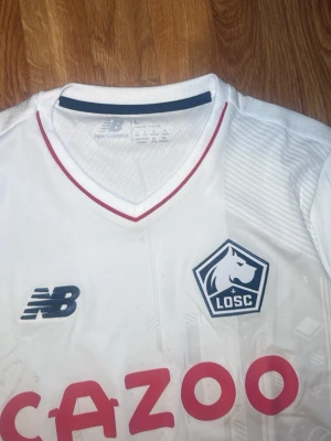 Vit LOSC matchtröja från New Balance - 100% original aldrig använd bara testat trodde att jag skulle ta på mig den men tyvärr inte 