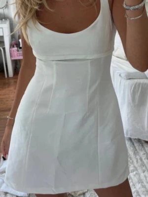 mini klänning - från zara, köpt på vinted, prislapp kvar, ordinarie pris 399kr