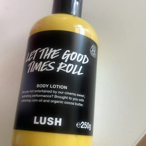 Let The Good Times Roll Body Lotion limited edition - Body lotion från Lush Let The Good Times Roll i limited edition. Fick många komplimanger över doften men faller inte mig i smaken. Använd 1 gång. Missfärgad men inget som påverkar doften.