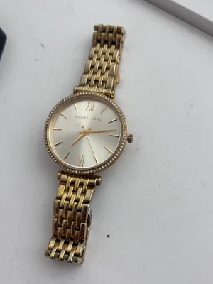 Äkta Micheal Kors klocka  - Äkta klocka från Micheal Kors knappt använd den är så gott som ny 