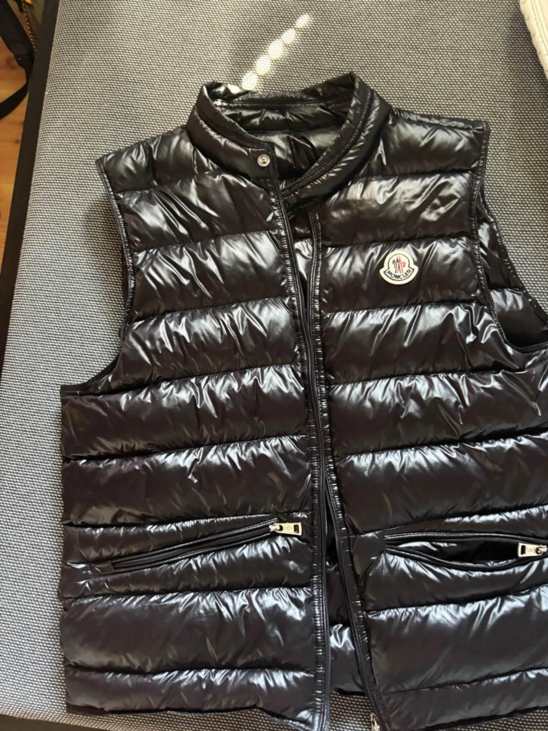 Svart dunväst från Moncler