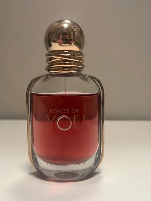 Power of You EdP 30 ml - Emporio Armani Power of You EdP 30 ml. Köpt på Kicks. Ordinarie pris 850 kr. Kartong saknas men kommer att packas väl för att skydda parfymen. 