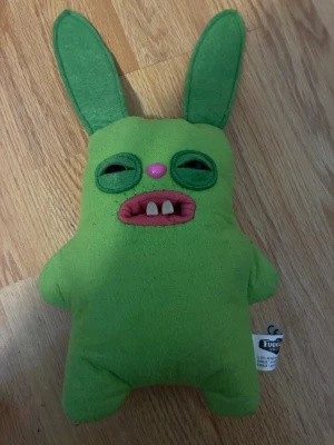 fuggler  - säljer en grön kanin fuggler. har tyvärr inte lådan kvar, jag köpte för 200kr men säljer för 170. har du några frågor är det bara att meddela mig :) 