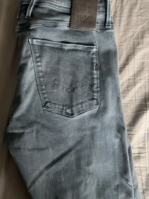 Replay Hyperflex ljusgrå jeans - Snygga ljusgrå jeans från Replay Hyperflex, strl 32/34 