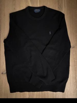 Ralph Lauren stickad tröja  - Säljer denna RL tröja i mycket bra skick, size M. 