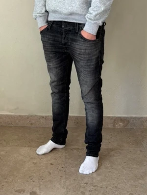 Jack & Jones jeans - Säljer ett par Jack & Jones jeans | modell: slim Glenn | storlek W:29 L 32 | fint skick inga hål | hör av er om ni har några funderingar  