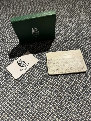 White Cream Coloured Cardholder - Brand new