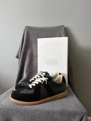 Maison Margiela gats - Tja, säljer nu mina feta gats i storlek 42. Frågor besvaras i pm och pris kan diskuteras vid snabb affär!