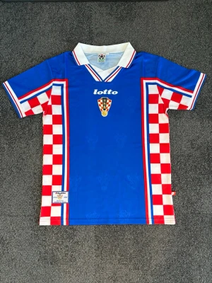Kroatien 1998 VM tröja - Croatia / Kroatien 1998 World Cup VM Lotto Home jersey Size S (works like an M) New 