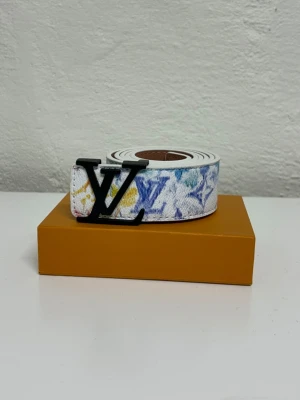 Lv Bälte  - Helt nytt aldrig använd. Storlek 110cm. Snabb frakt endast bälte.
