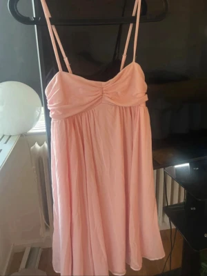 Mini rosa klänning  - Storlek xs