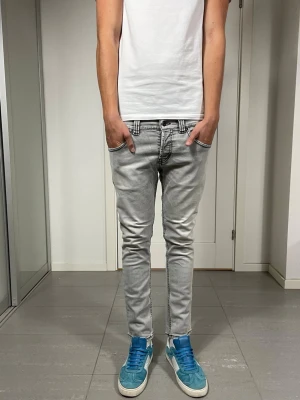 Dondup Jeans  - Säljer nu dessa Dondup Jeans, mått ca 37,5 o 92 cm. skriv för fler bilder/frågor🙌🏼 