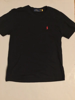 T shirt - Snygg Svart t shirt!