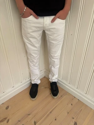 Dondup george vita - Vita dondup George jeans - W31 - Skick 9/10 - hör av dig vid minsta fundering!