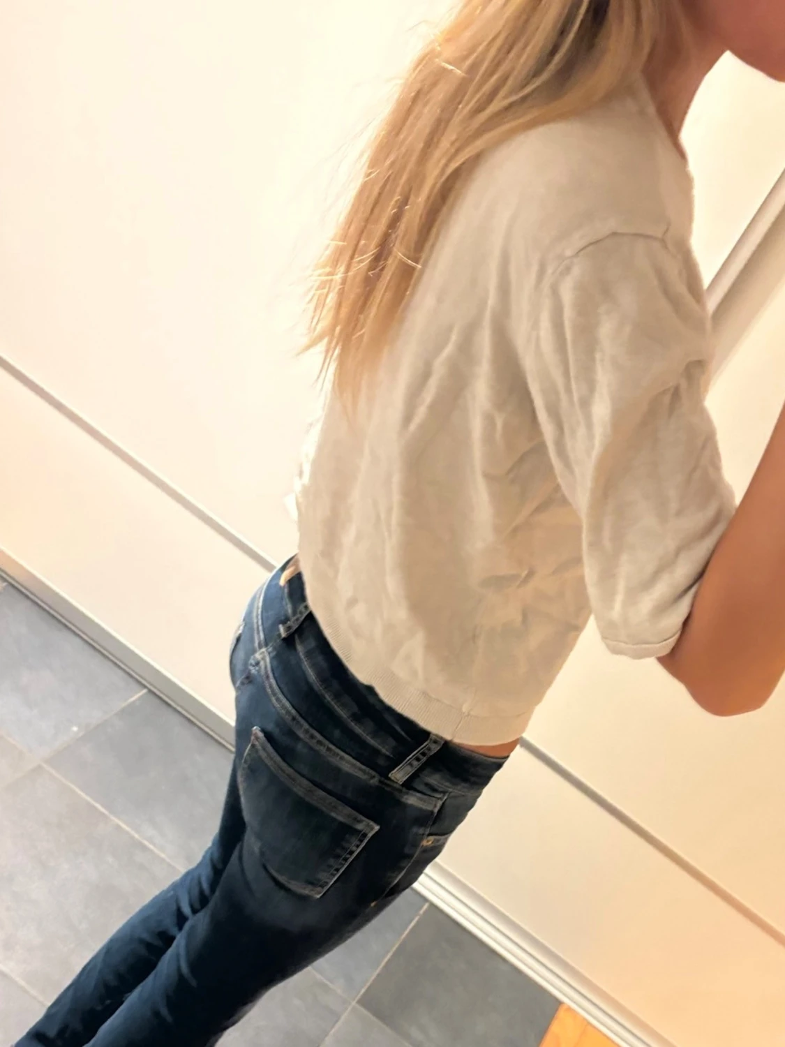 Ljusbeige croppad t-shirt med stickat material - 1