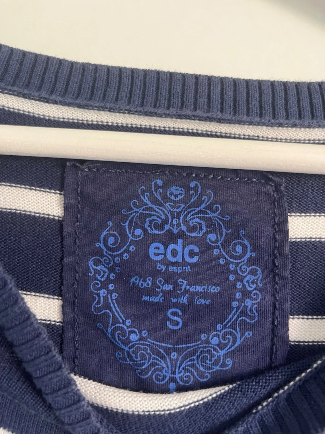 Marinblåvit randig stickad tröja EDC - 1