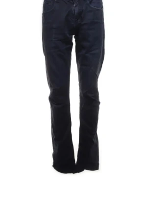 Mörkblå ralph lauren byxor - Snygga mörkblå byxor. Dom har normal midja och är tillverkade i ett mjukt denimtyg som ger en bekväm känsla. 97% bomull, 3% elastane .Perfekta för dig som gillar en tidlös och stilren look. 31/34 & 47/L
