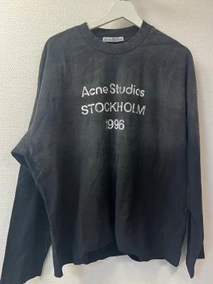 Acne studios long sleeve  - Unisex . Aldrig använd . Kan även mötas i Sthlm om man vill !