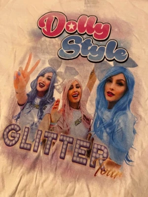 Dolly Style Glitter Tour tröja - En Dolly Style tröja från Glitter Touren. Storleken 152 för barn
