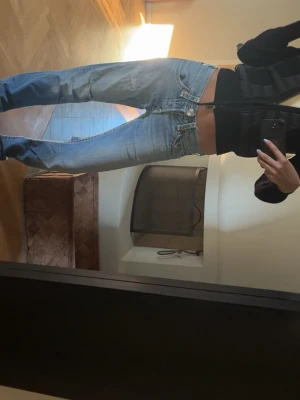 True religion jeans - säljer dom här skit snygga y2k baggy true religion jeansen i unisex. Dom är storlek 29 så passar nån som bär s. 