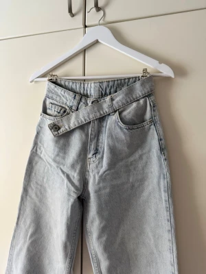 Ljusblå high waist jeans  - Ljusblå jeans från Shein