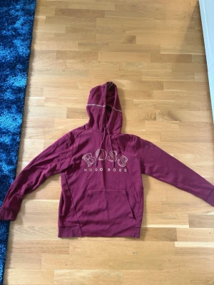 Hugo boss hoodie - Hugo boss hoodie, grymt skick, säljer pga för liten