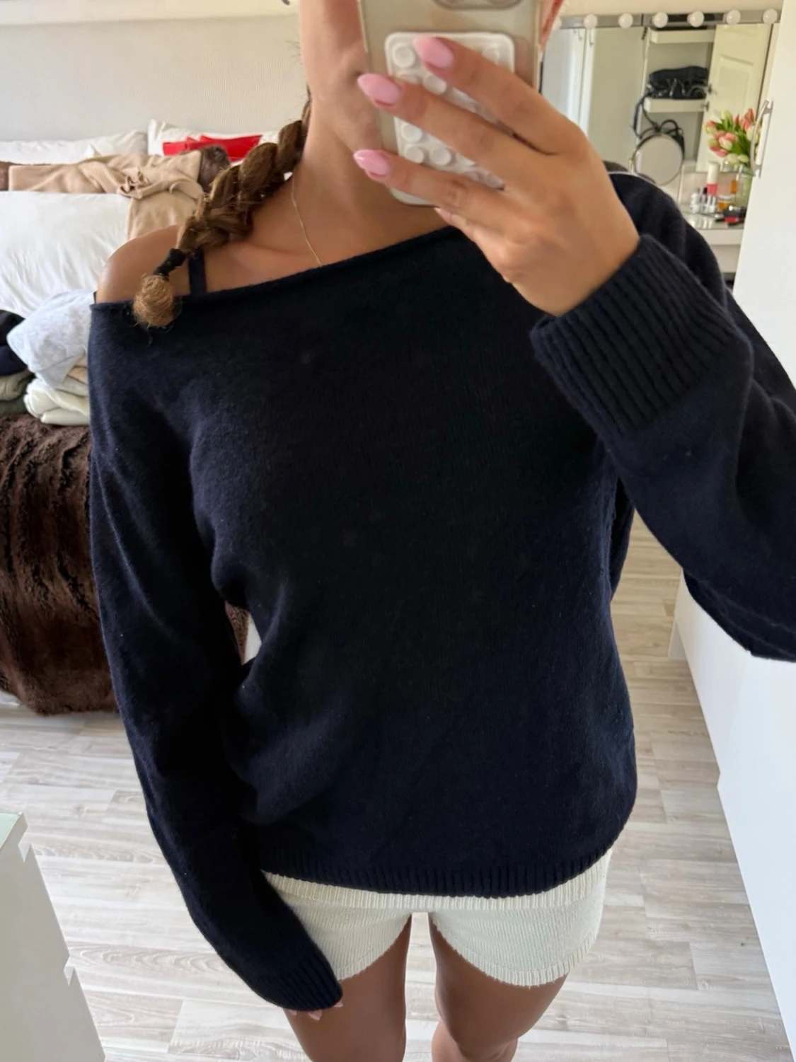Svart off shoulder stickad tröja - 2
