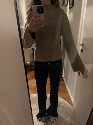 Stickad tröja  - Jätte snygg stickad tröja från Wera. Säljer då den var för liten, men är i helt nytt skick med pris lapp kvar 🤗