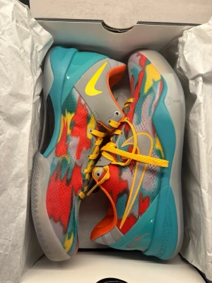 Kobe 8 Veinice beach - Kobe 8 Veinice beach strl 45. Aldrig använda, box ingår. 