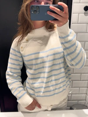 Randig tröja!  - Så fin randig tröja! Står storlek 36/38 men skulle säga 36