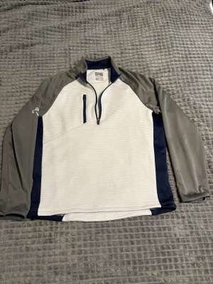 Callaway golftröja - Svin snygg Callaway golftröja i storlek s, använt den några gånger men den e i fint skick