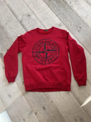 Stine island - Snygg tröja från Stine Island storlek L kids size knappast andvänd passar om man är runt 170-180 skriv vid funderingar 