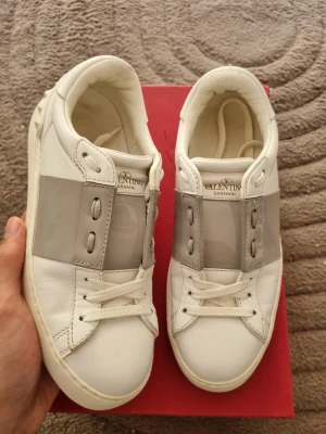 Valentino open kalvskin  - Ny skick.                                                  Allt og 