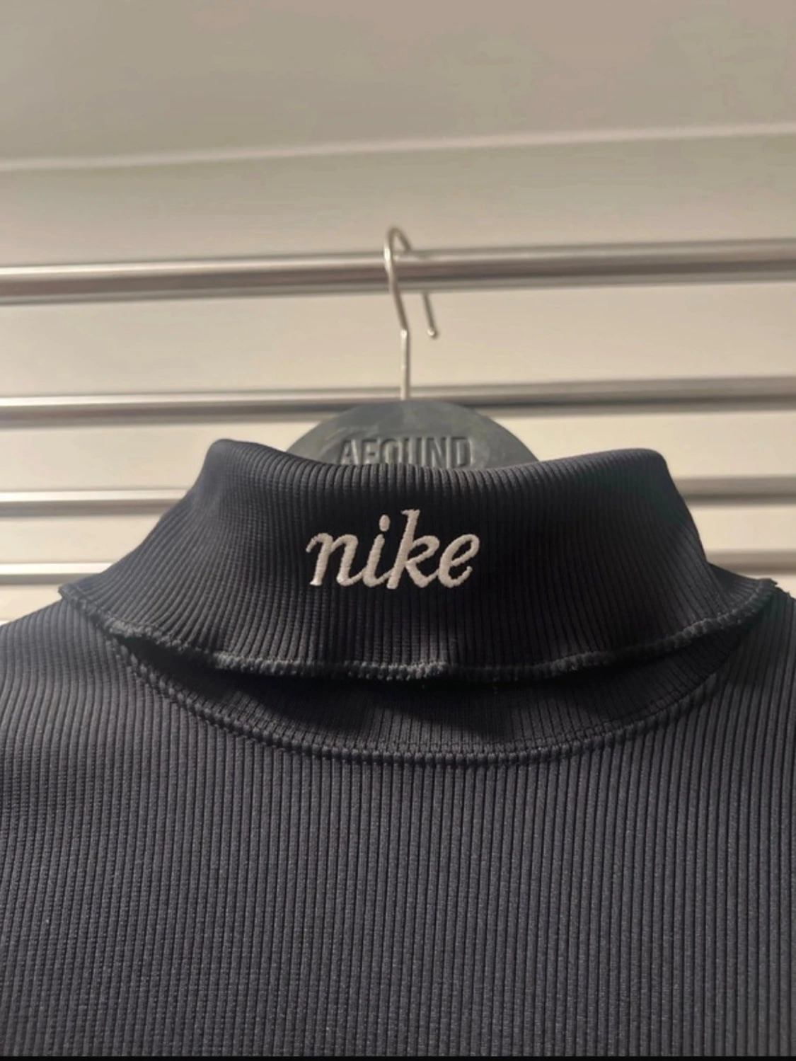 Svart ribbad polotopp från Nike - 1