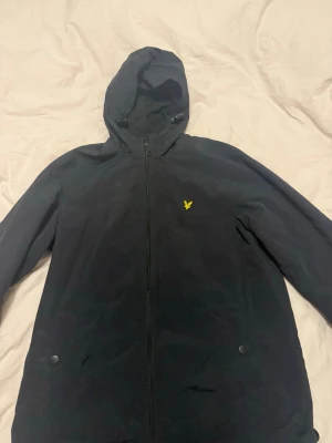 Lyle&scott jacka  - En fin scott jacka som är perfekt inför hösten men också för våren. Den är i bra skick.