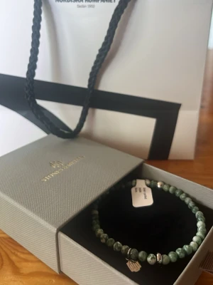 Stone&metals pärl armband nk - Köptes på Nk för 2 månader sedan, aldrig använd. Köpte en annan i blå istället.   köpt för 1