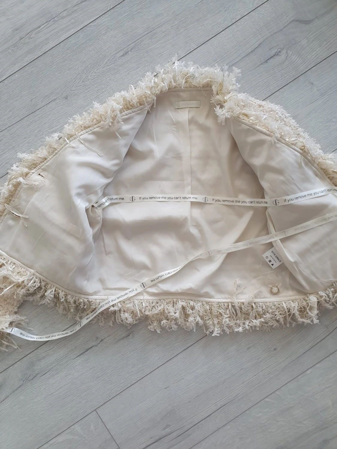 Beige bouclé cardigan med fransar - 2