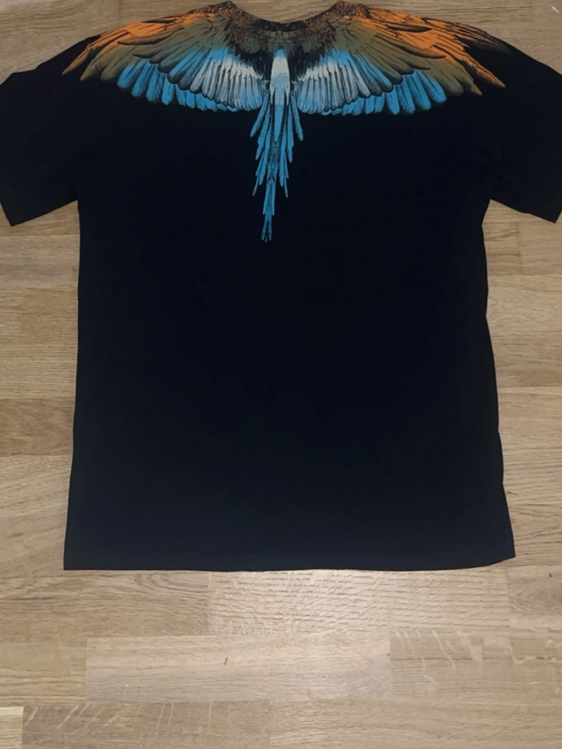 Svart t-shirt med färgglad fågelprint - 3