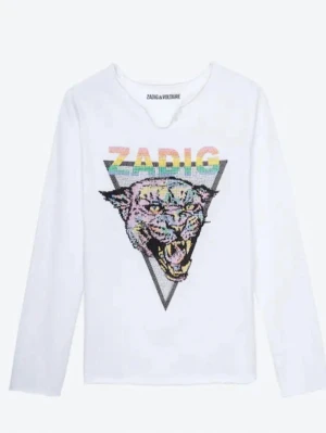 Vit långärmad t-shirt Zadig & Voltaire - Säljer denna jättesnygga vita långärmad t-shirt från Zadig & Voltaire med färgglatt tryck av en panter och texten 'ZADIG' i regnbågsfärger.💗skriv gärna för fler bilder och prisförslag💗 Tröjan är i storlek ”14 år”!