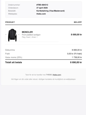 ÄKTA Moncler cardigan  - Säljer en sån moncler jacka som jag har använt bara några gånger. Det är storlek S men passar M 
