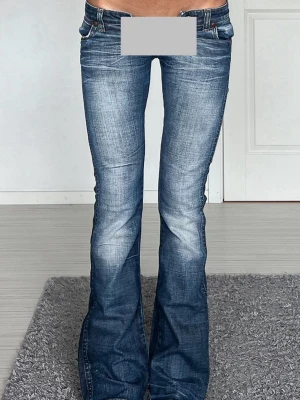 Wrangler jeans - Midjemått: 36cm rakt över, innerbenslängd: 80cm 💗
