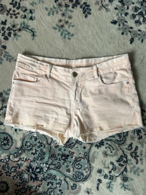 Aprikos lågmidjade jeansshorts  - Super snygga💞passar strl S