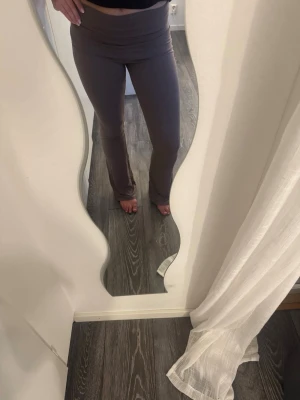 Grå/beige yoga folded pants - Superfina aldrig använda❣️Skriv vid fler frågor eller bilder!❣️
