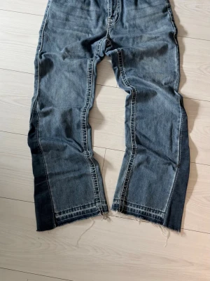 Old vintage true religion jeans Size 32  - Old vintage true religion 2000s streetwear jeans Size 32/M good quality worn a couple times DM me it u have any questions