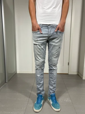 Dondup George Jeans  - Säljer dessa Dondup George Jeans. 40,5 o 105 cm. Moddelen är 183 o väger 68 kg, skriv för fler bilder/frågor🙌🏼