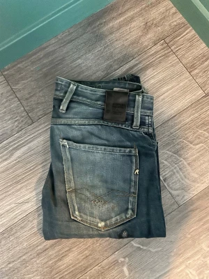 Vintage reaplay jeans med feta slitningar - W30 L32 skriv vid intresse😊😊