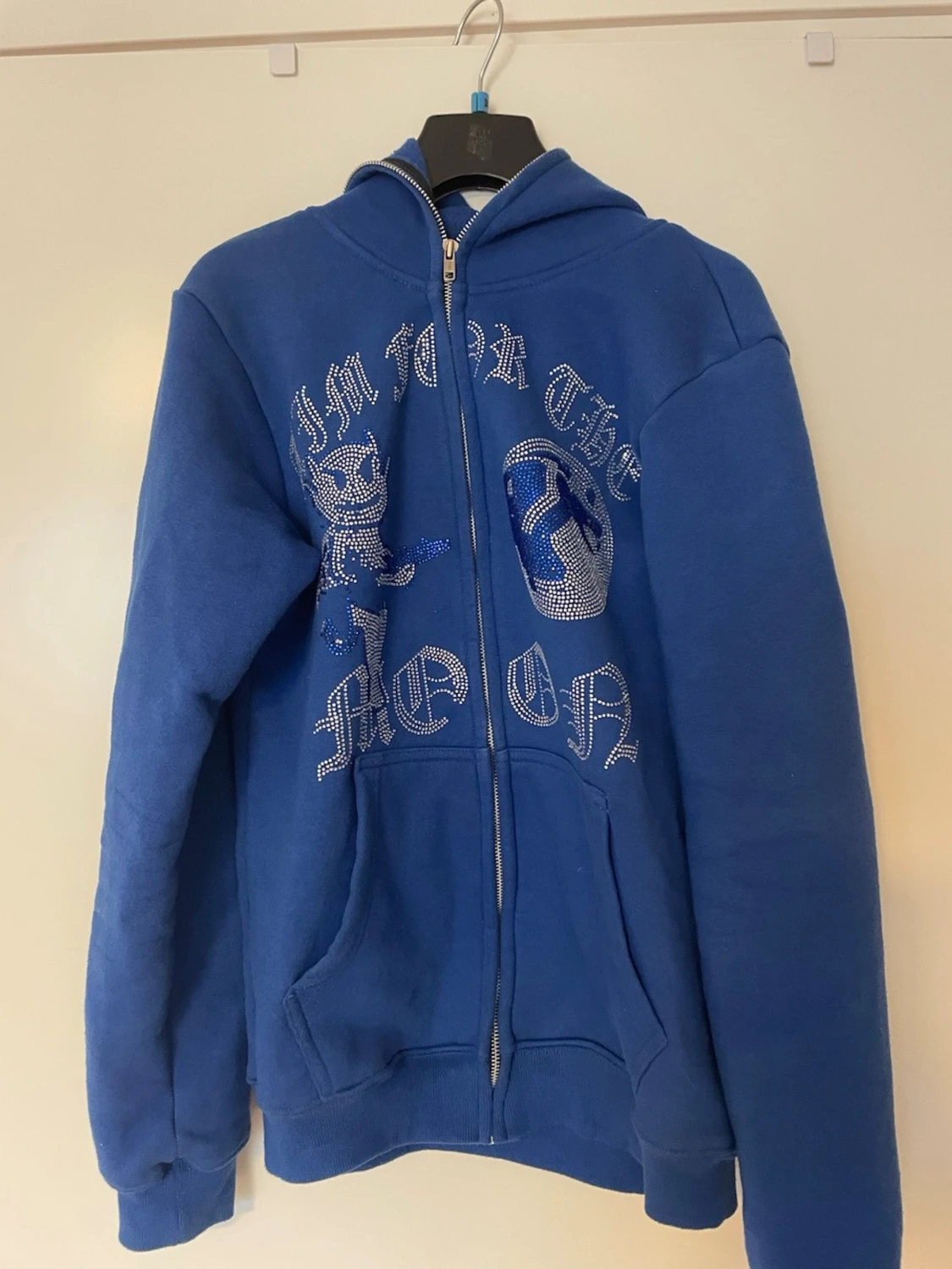 Blå hoodie med dragkedja och tryck - 1