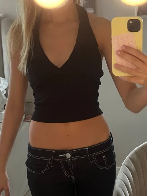 Knyt topp från SHEIN - Säljer denna knyt topp från SHEIN aldrig använd